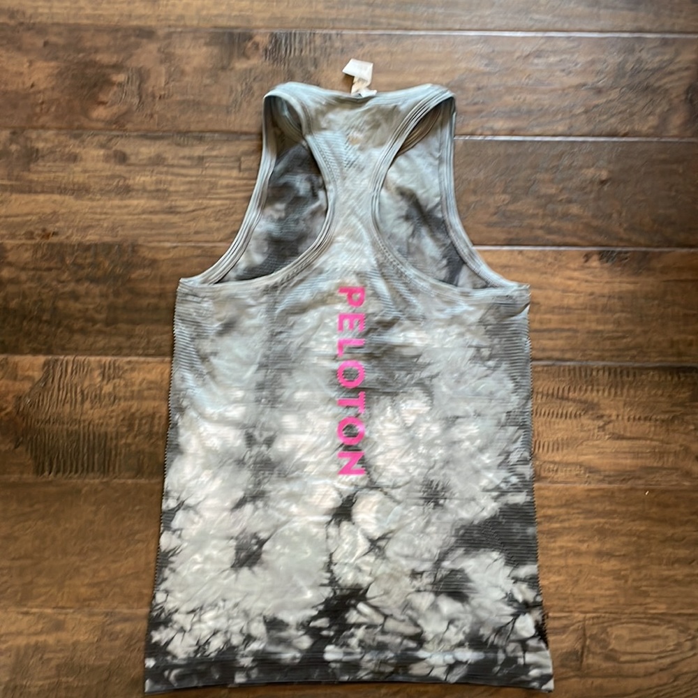 💗EUC! Peloton x Lululemon Swiftly Tank💗